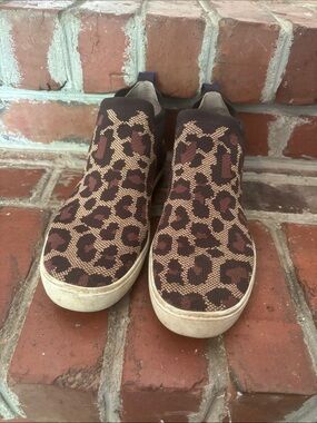 Rothys Chelsea boot Snake skin print sz 8